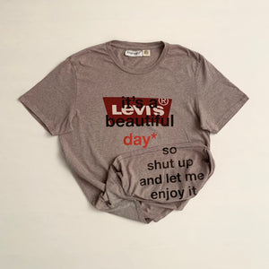 It's a beautiful day* Levi’s Tee (M) - mensah*