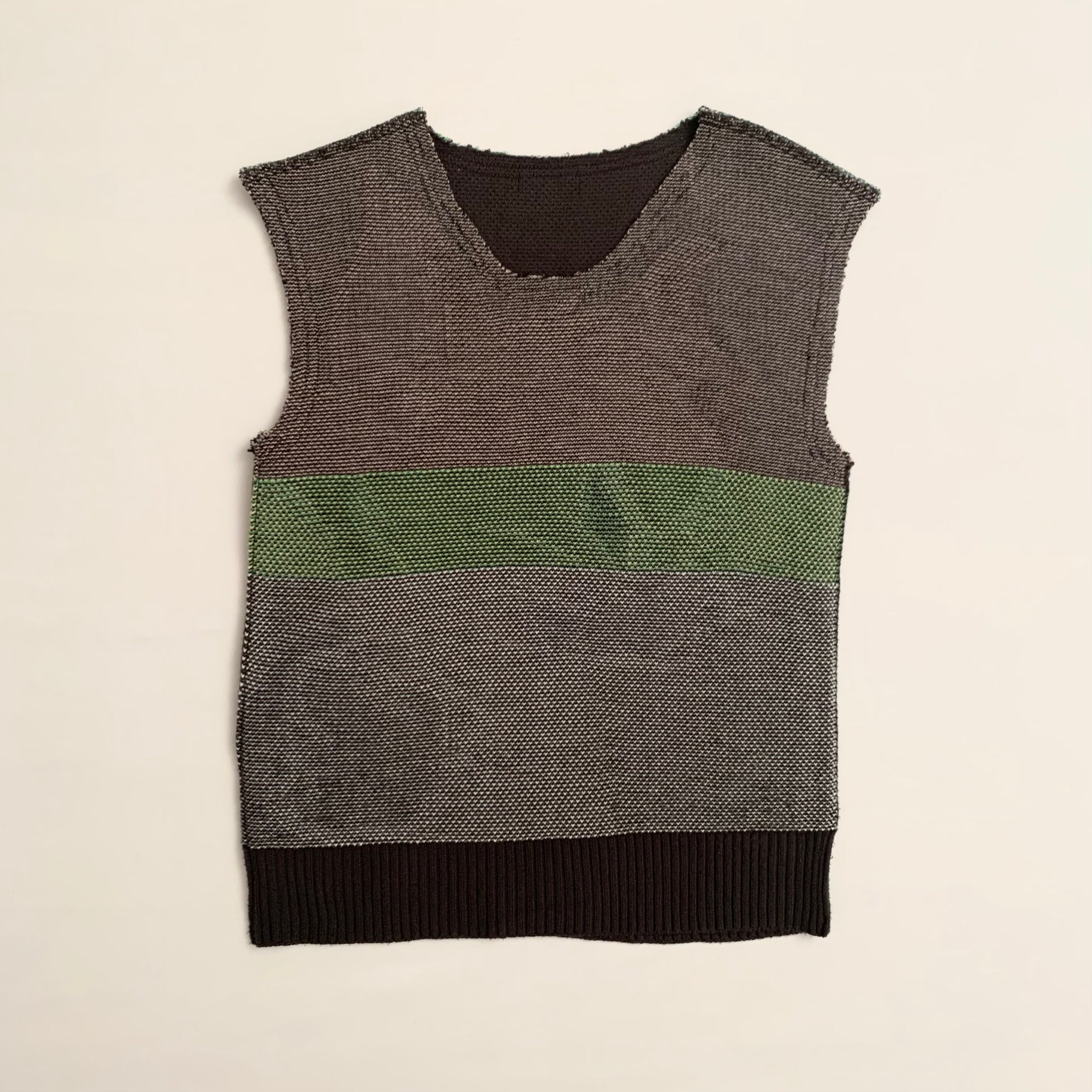 Sleeveless Reversible Sweater (XL) - mensah*